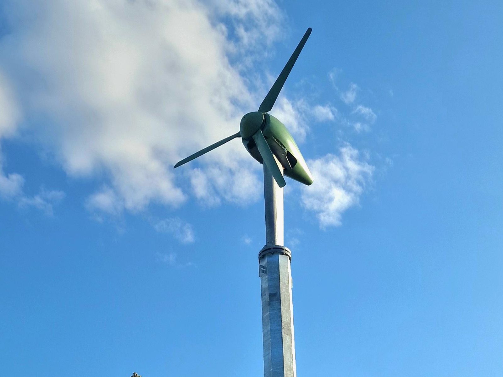 Góndola con motor de imanes permanentes y rotor de tres palas de la Antibrina 3-22